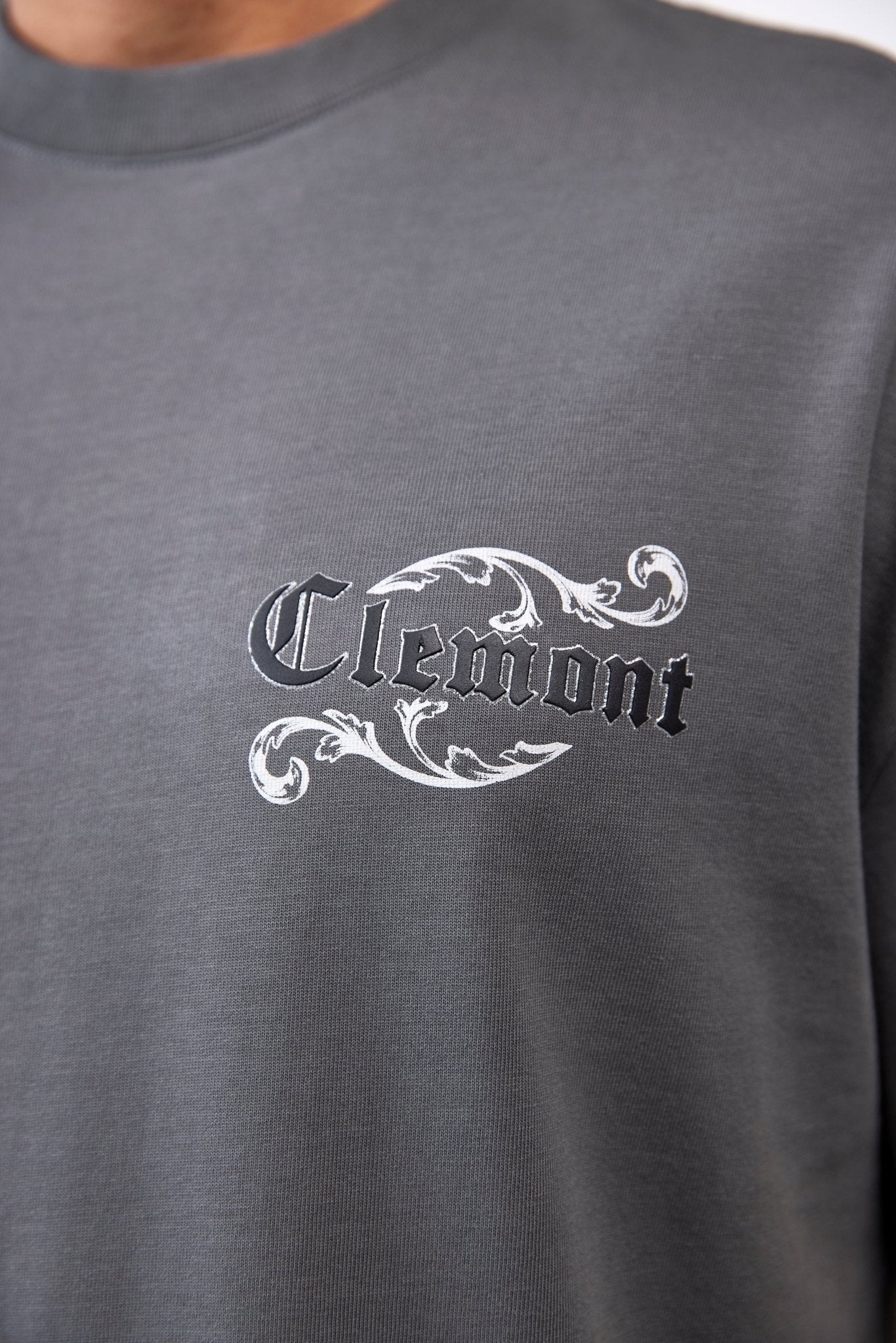 CAMISETA MASCULINO BENEVOLENZA GRIS OSCURO CLEMONT - CLEMONT.CO S.A.S.