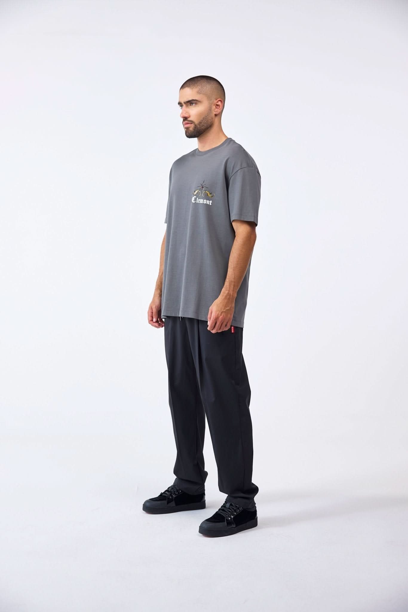 CAMISETA OVERSIZED MASCULINO FILIGRANA GRIS OSCURO CLEMONT - CLEMONT.CO S.A.S.