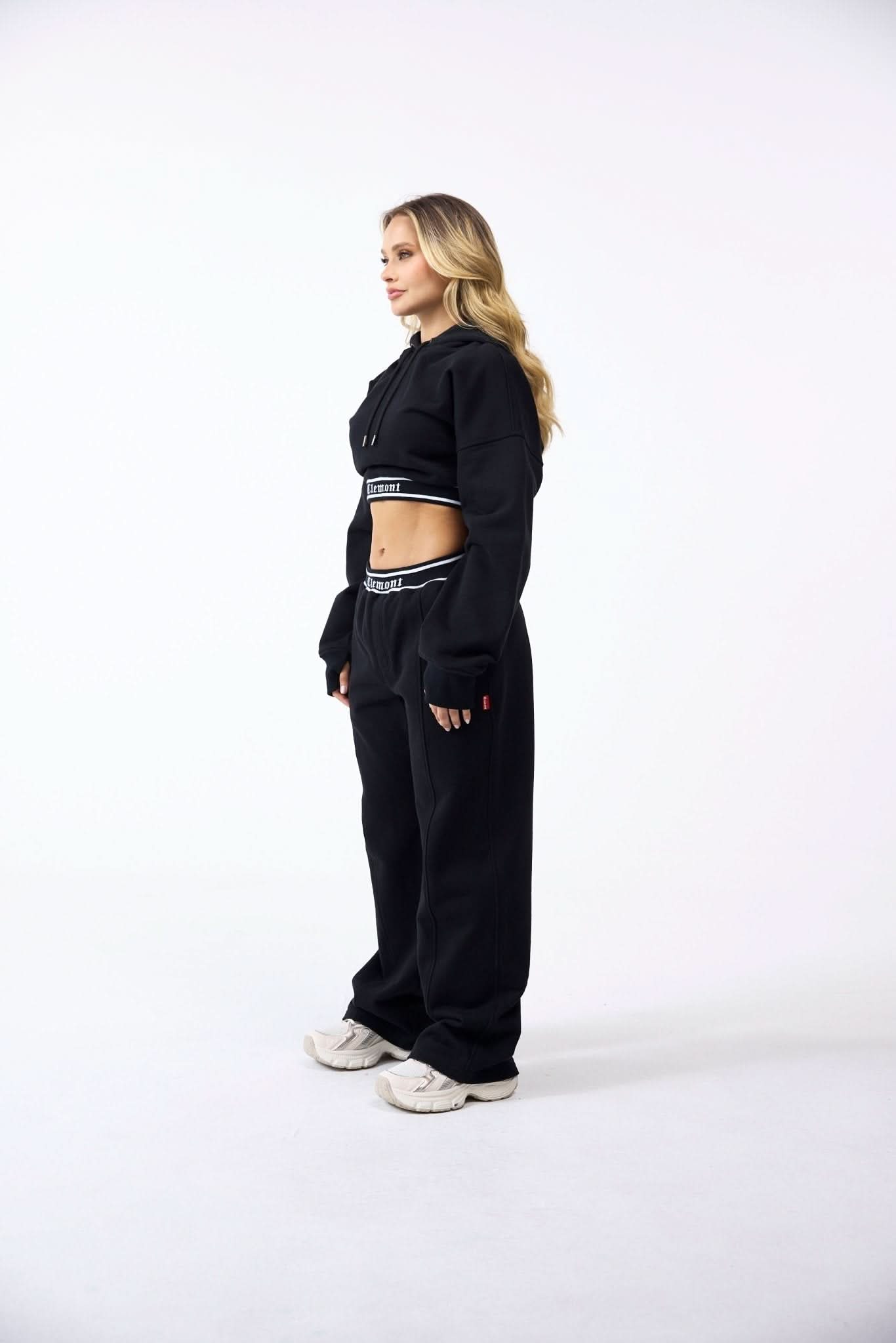 HOODIECROP MUJER SINCRONIA NEGRO CLEMONT - CLEMONT.CO S.A.S.