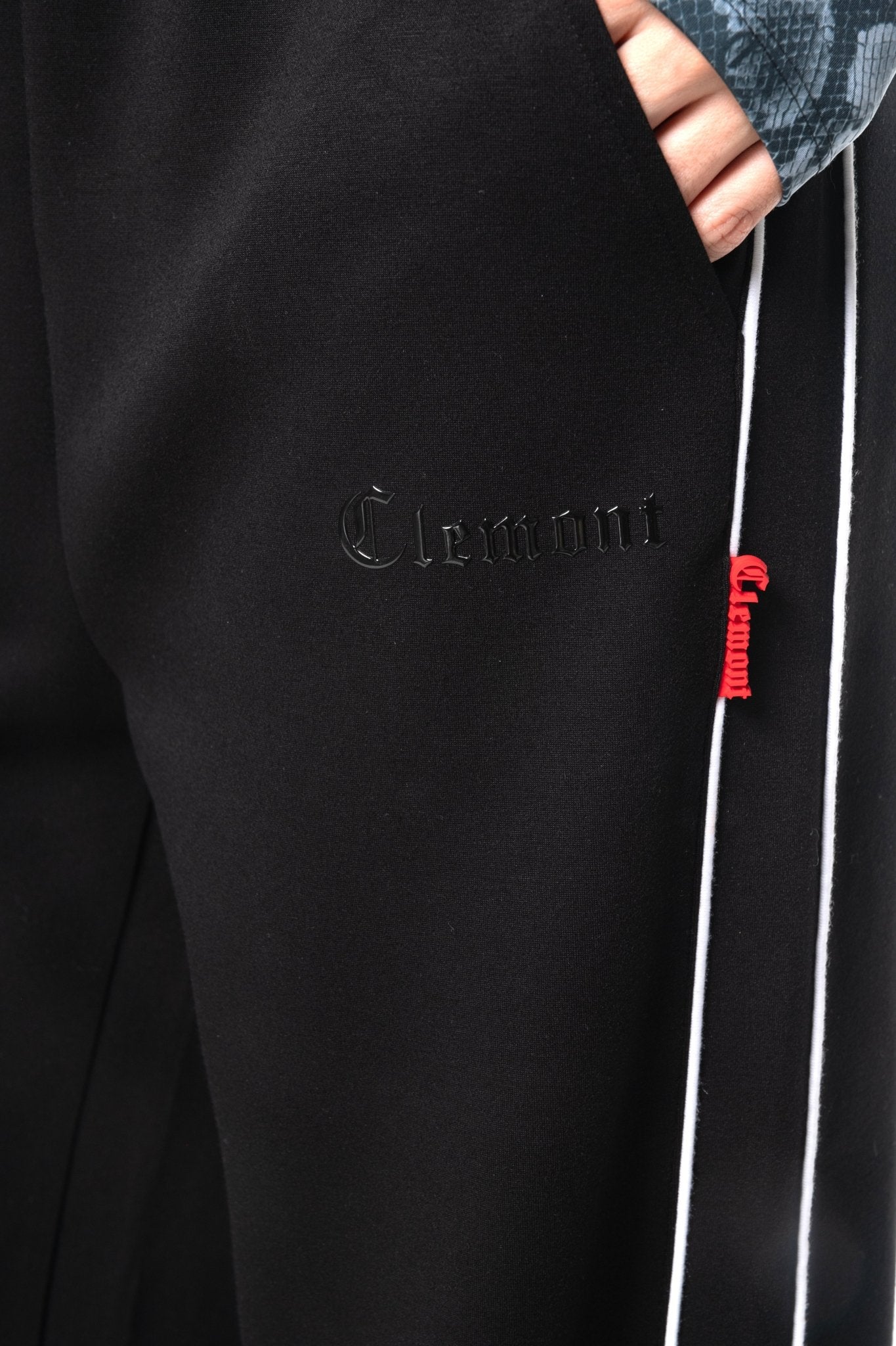 SUDADERA MUJER SENTIERO NEGRO/CREMA CLEMONT - Clemont Oficial