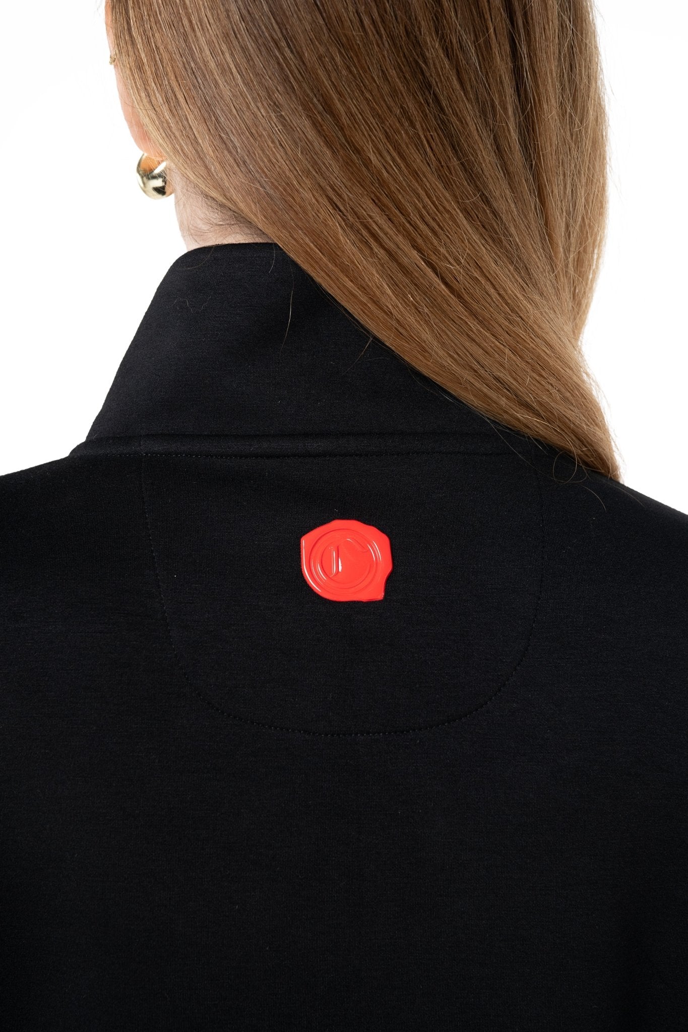 SWEATER CROPPED BREZZA MUJER NEGRO/CREMA CLEMONT - Clemont Oficial