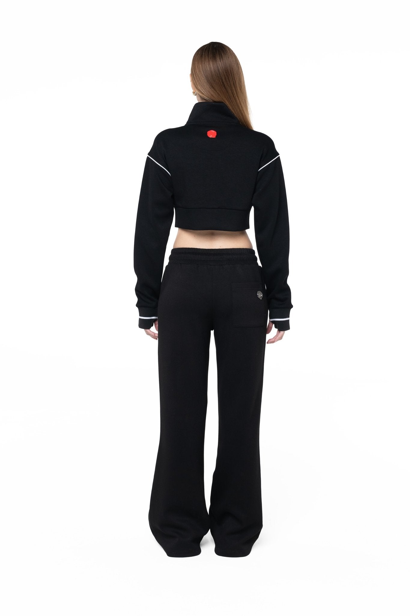 SWEATER CROPPED BREZZA MUJER NEGRO/CREMA CLEMONT - Clemont Oficial