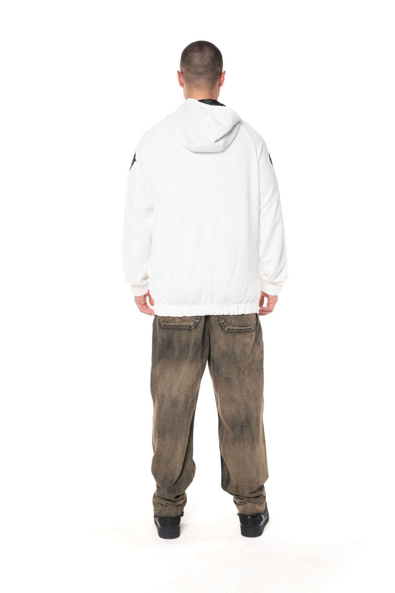SWEATER LINAGGIO CREAM/NEGRO CLEMONT - Clemont Oficial