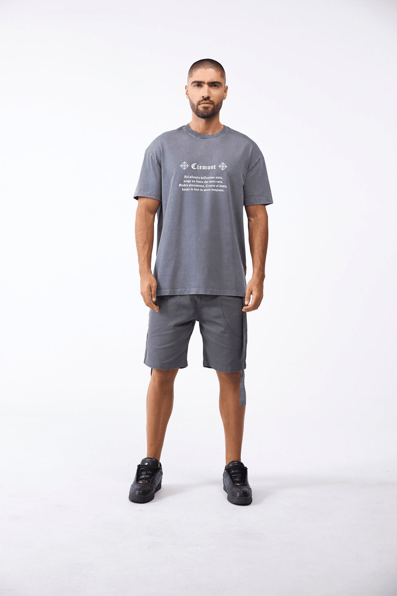 CAMISETA MASCULINO INQUIETANTE GRIS OSCURO CLEMONT - Clemont Oficial