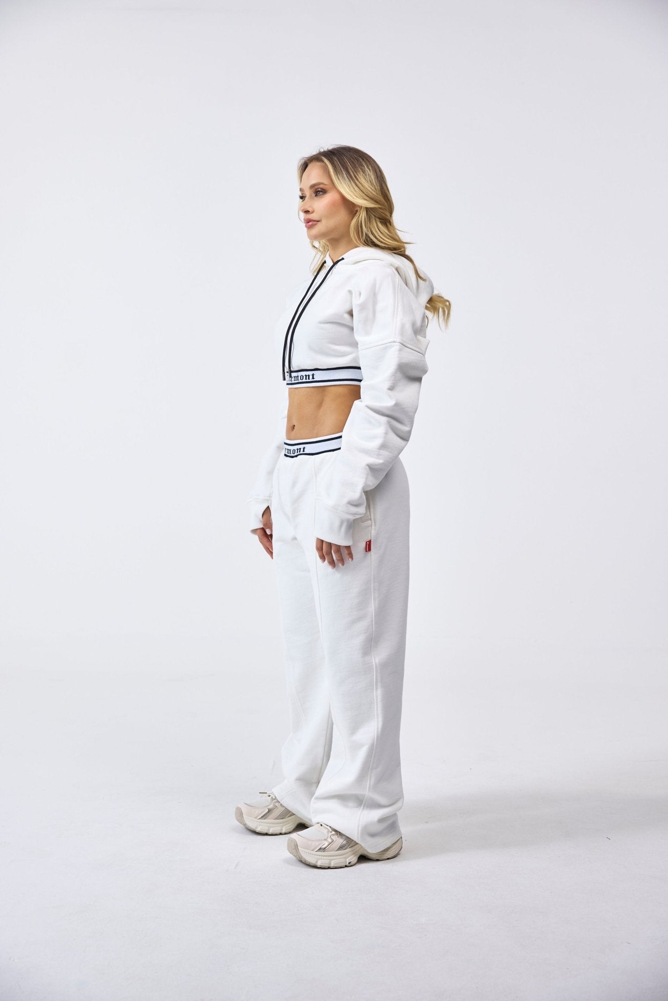 HOODIECROP MUJER SINCRONIA CREMA CLEMONT - CLEMONT.CO S.A.S.