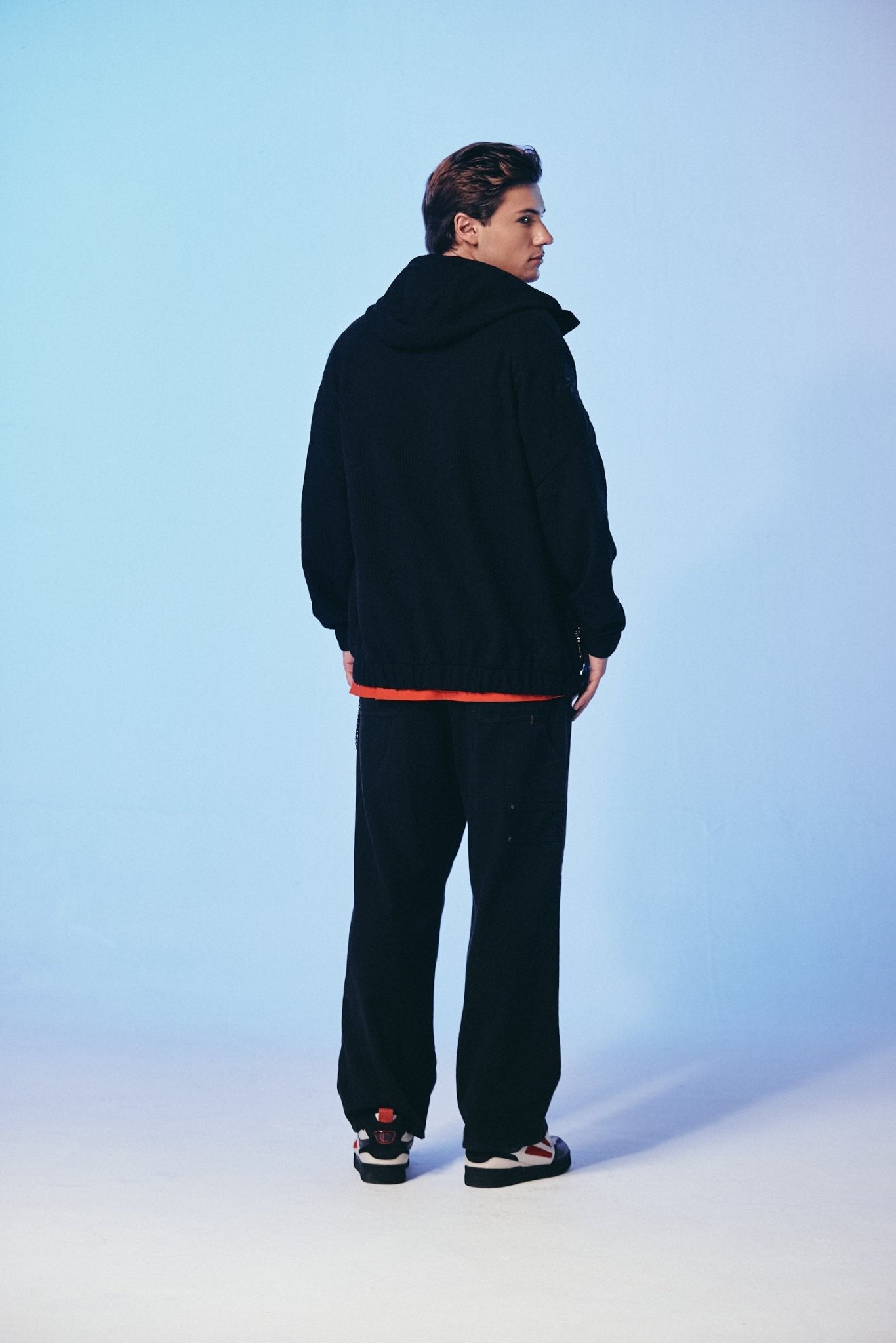 SWEATER LINAGGIO NEGRO/ROJO CLEMONT - Clemont Oficial